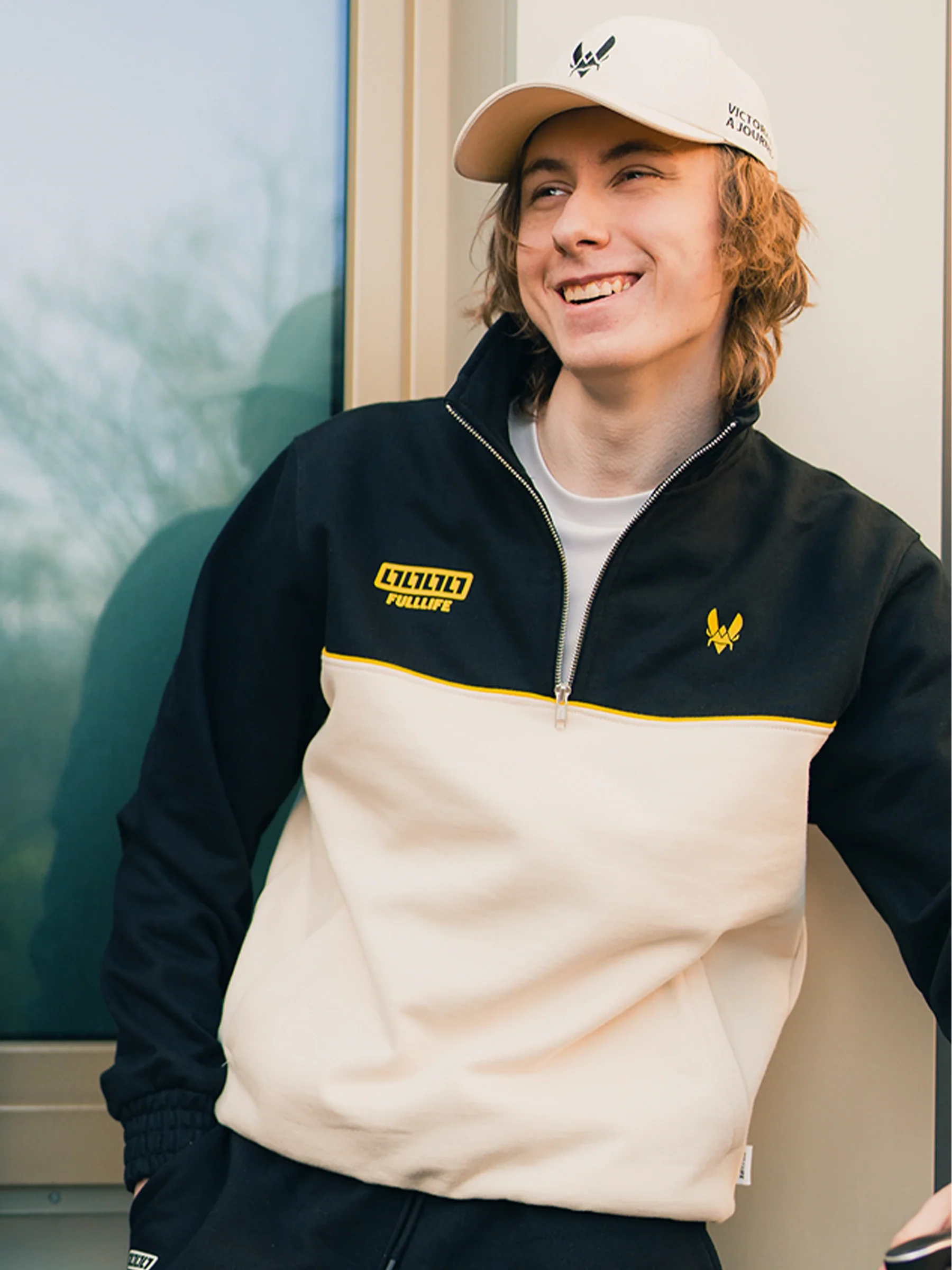 Travel Kit Crewneck - Image 3