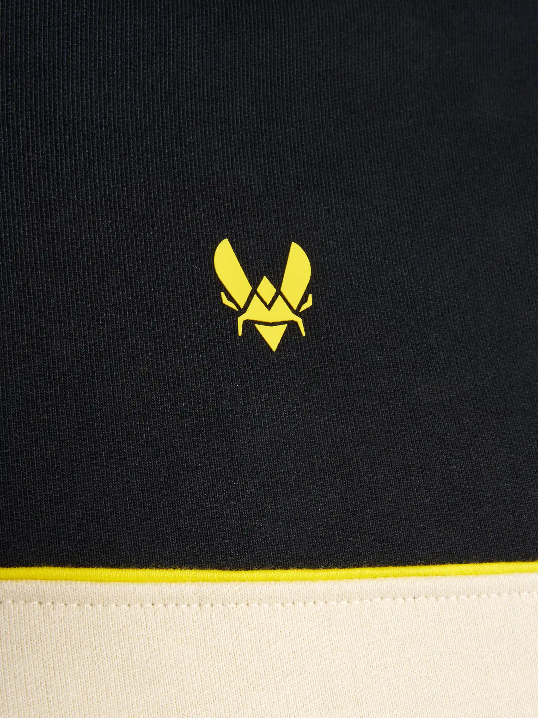 Travel Kit Crewneck - Image 4