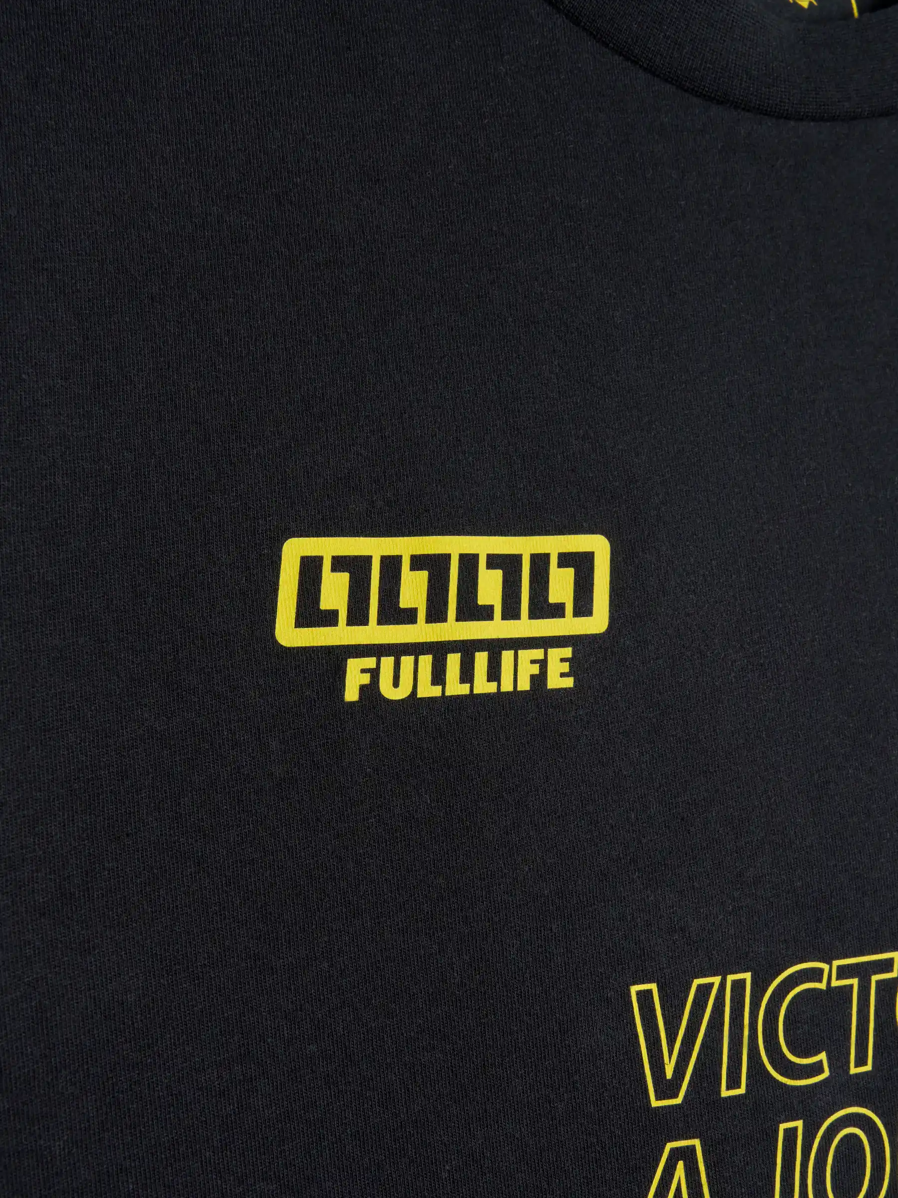 Travel Kit T-shirt - Image 5