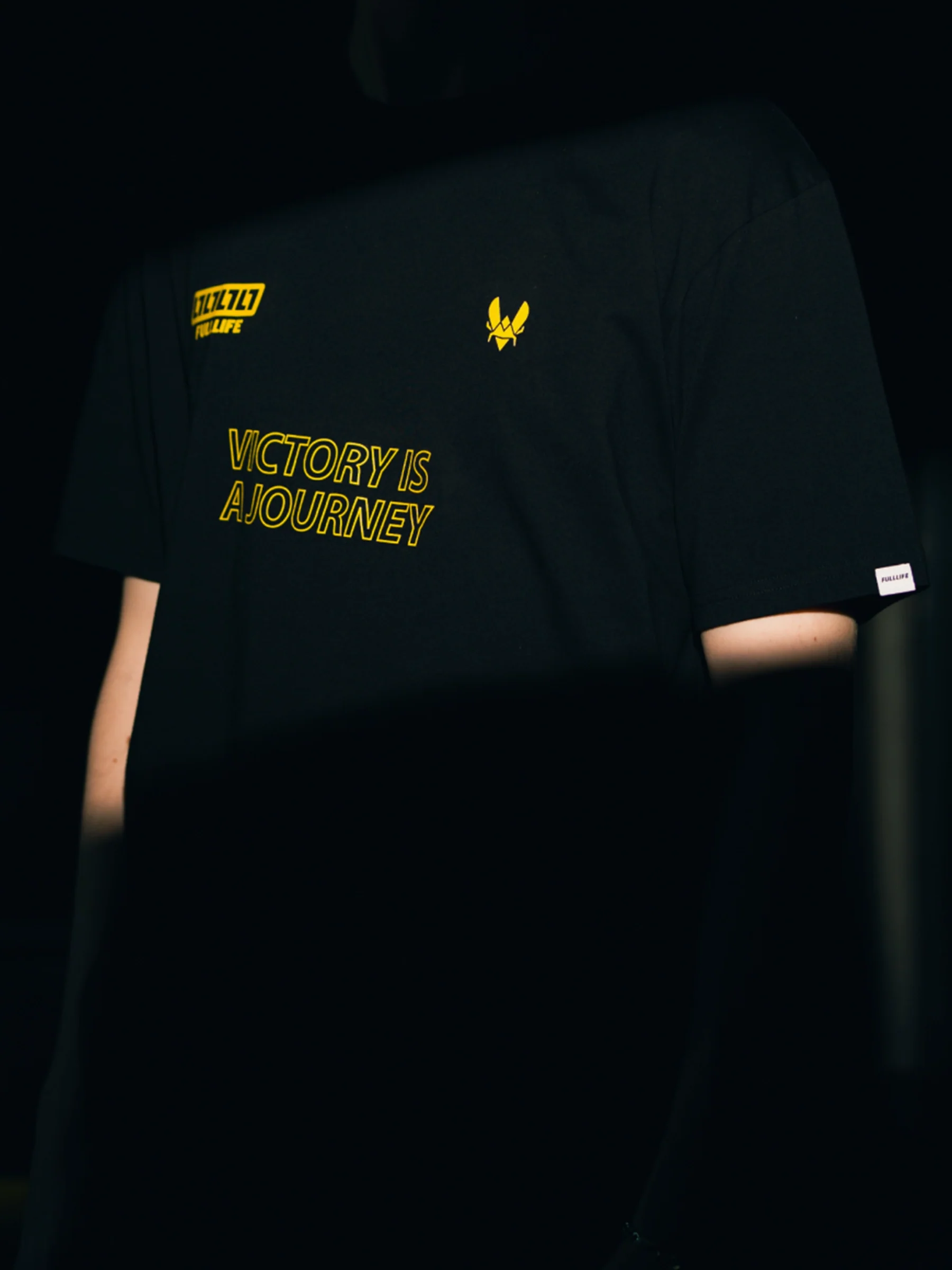 Travel Kit T-shirt - Image 7